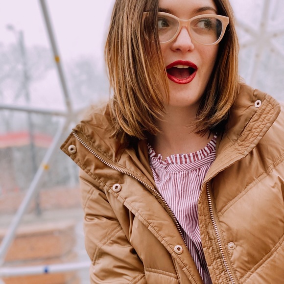 Meet your Posher, Jackie - Picture 2 of 3